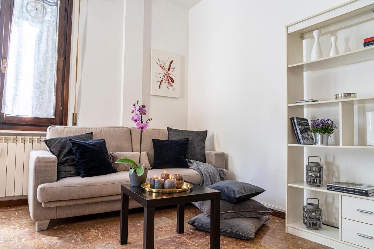Cozy Roman Apartment With Parking Florence Extérieur photo